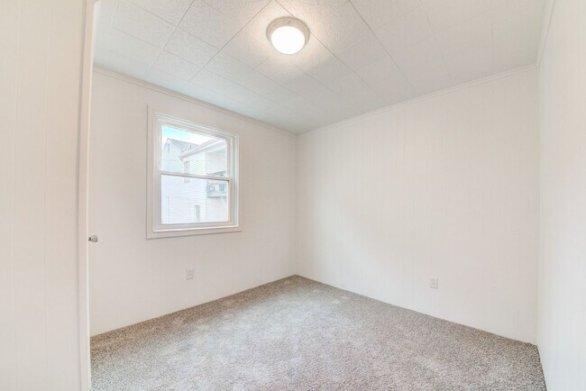 Building Photo - AVAILABLE JUNE 2026 -  4 Bedroom Full Renovation w/ Stunning Hilltop View & Central AC!