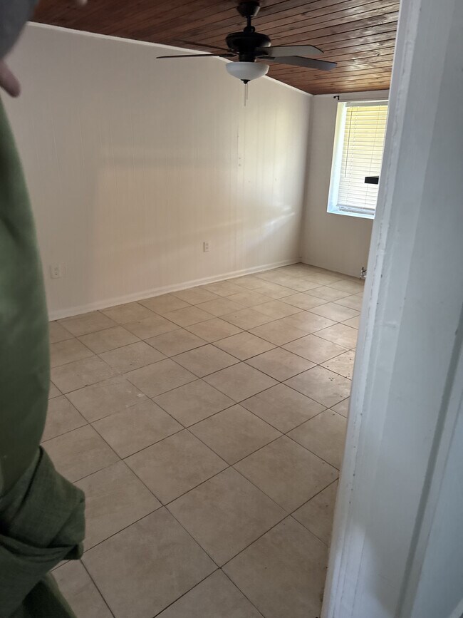 Building Photo - 1208 Crescent St