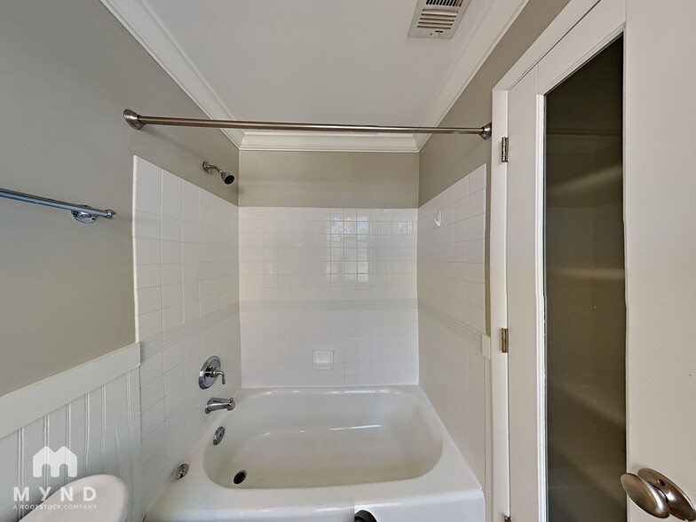 Building Photo - 985 Ponce De Leon Ave NE