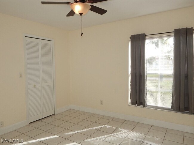 Building Photo - 424 SW 38th Pl