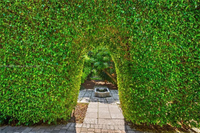 Building Photo - 7975 Biscayne Point Cir