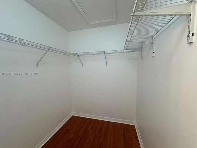 Building Photo - 1712 SE 31st Ct