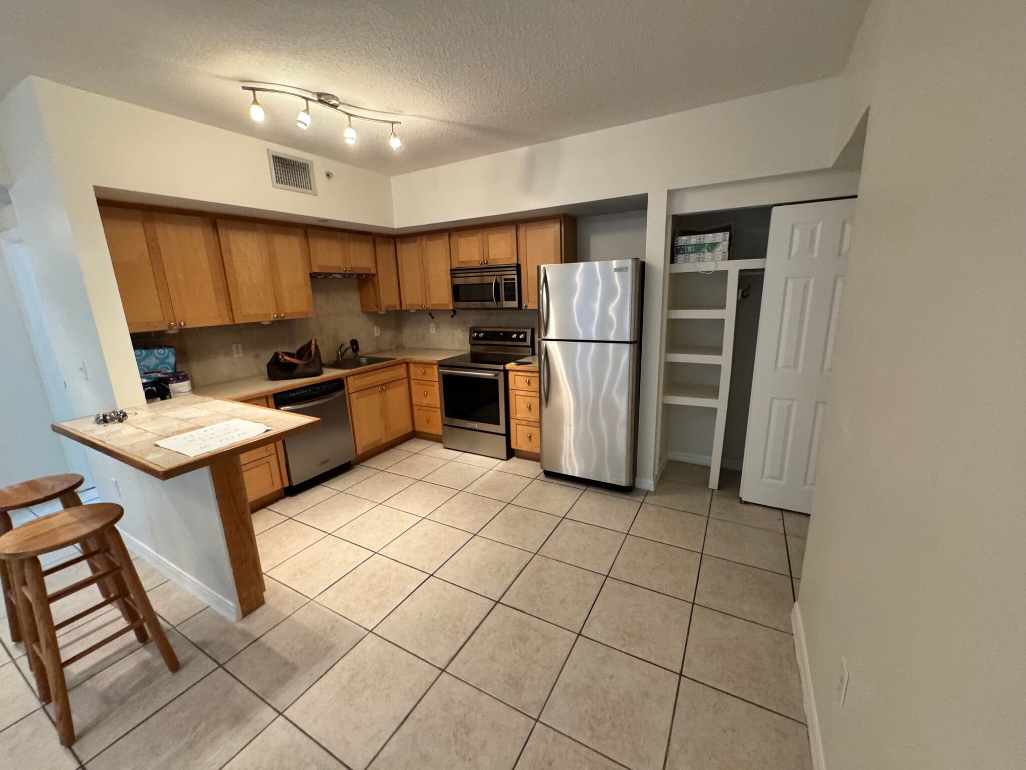 Building Photo - 2630 SW 28th St