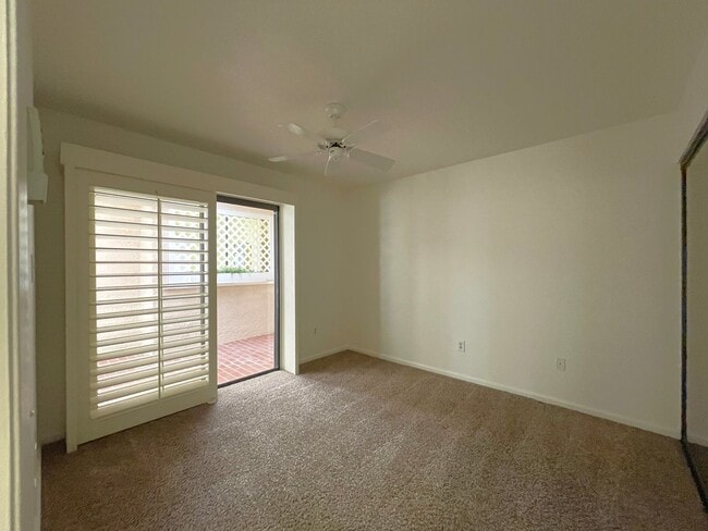 Building Photo - AVAILABLE NOW!  3 Bedroom 2 Bathroom Condo in Sunrise Country Club