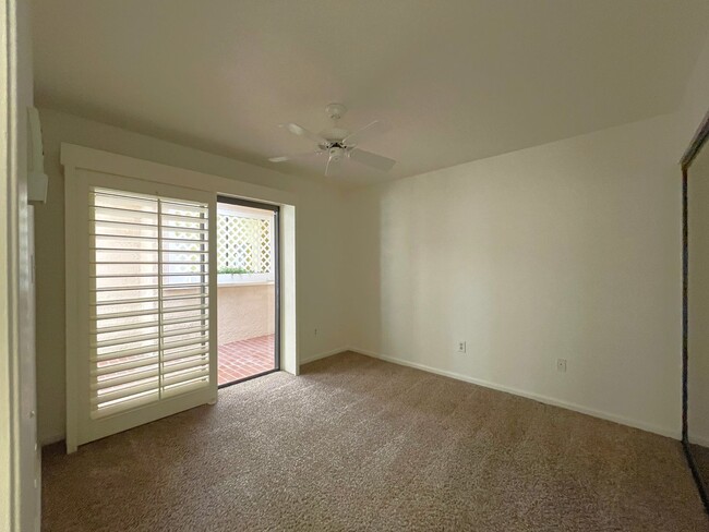 Building Photo - AVAILABLE NOW!  3 Bedroom 2 Bathroom Condo...