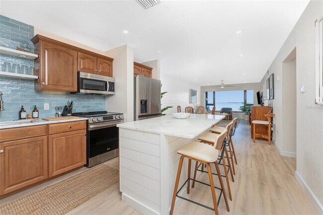 Building Photo - 1500 Park Beach Cir