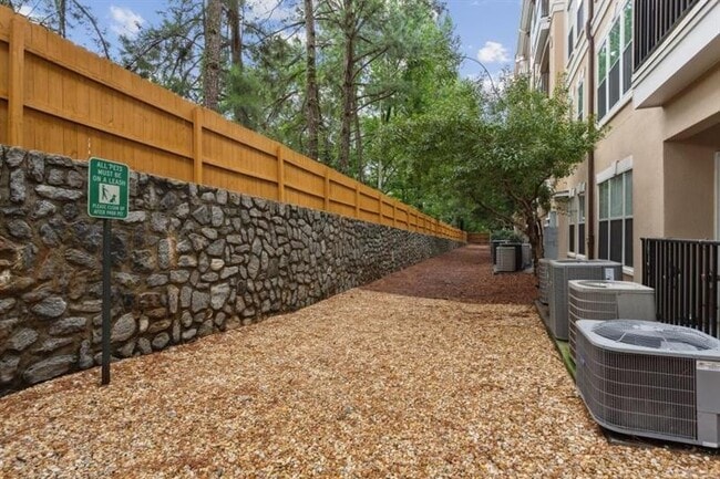 Building Photo - 1850 Cotillion Dr