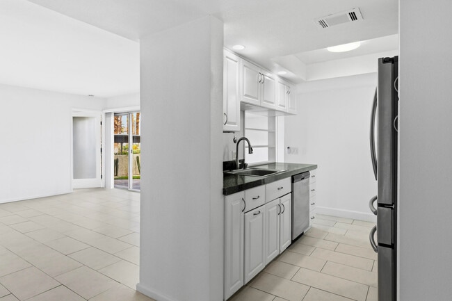 Building Photo - 1492 S Camino Real