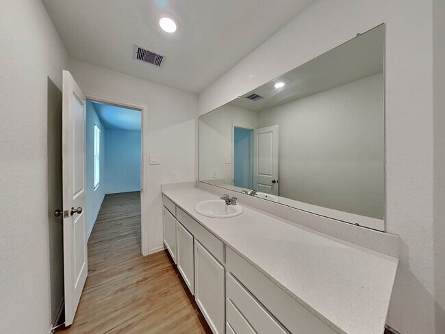 Building Photo - 18823 Charter Elm Dr