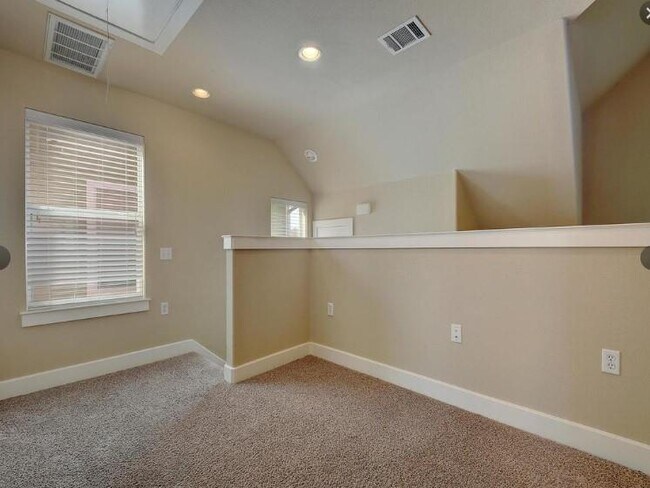 Building Photo - 1601 Miriam Ave