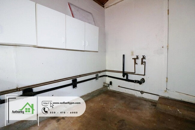 Building Photo - 2326 Corona St