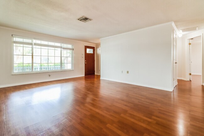 Building Photo - 5535 Baroque Dr
