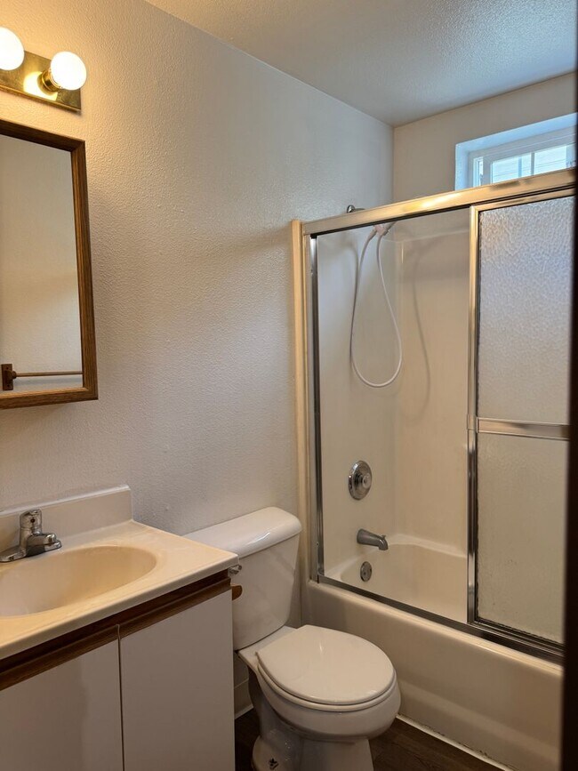 Building Photo - Freshly recently updated 3-bedroom 2-bathroom duplex with garage!