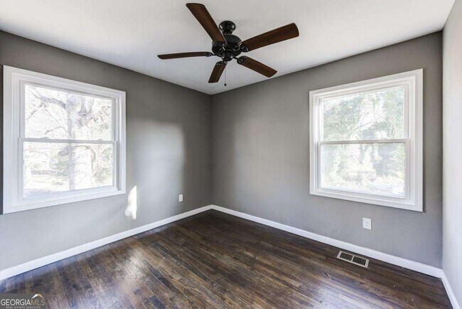 Building Photo - 284 Barfield Ave SW