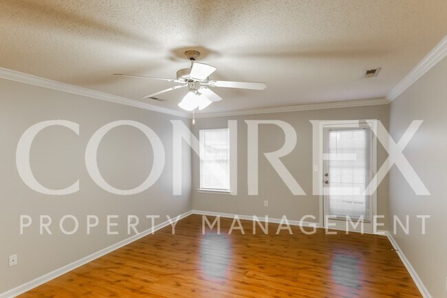 Building Photo - Fantastic 3 Bedroom