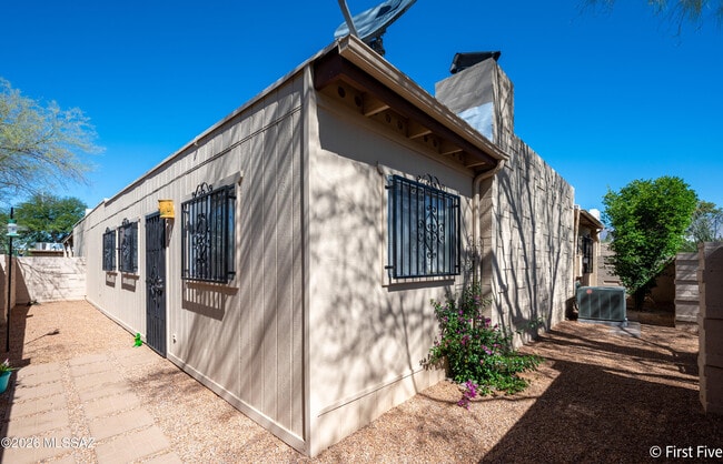 Building Photo - 6970 E Abby Ln