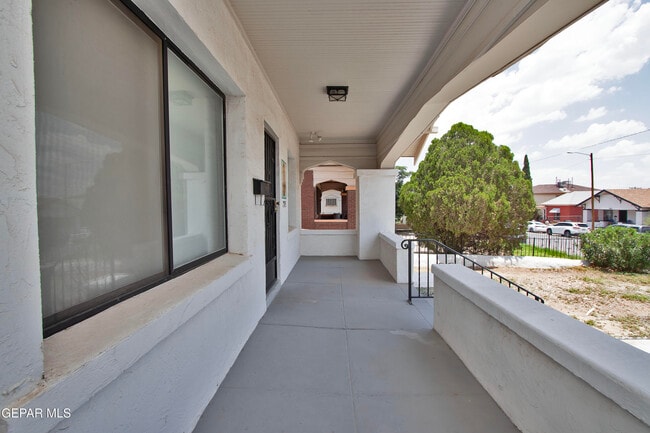 Building Photo - 1703 E Rio Grande Ave