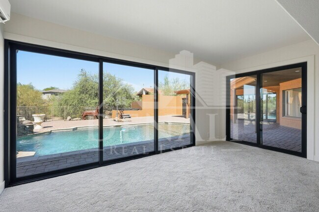 Building Photo - 10643 N Indian Wells Dr