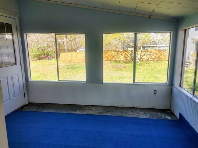 Building Photo - 65 Curve St