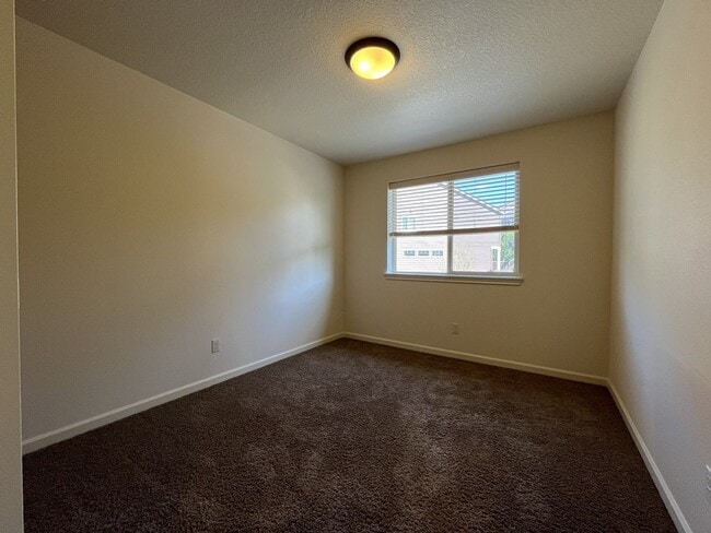 Building Photo - 3BD/3BA Bethany Home with Vaulted Ceilings, Stainless Appliances & Gas Fireplace