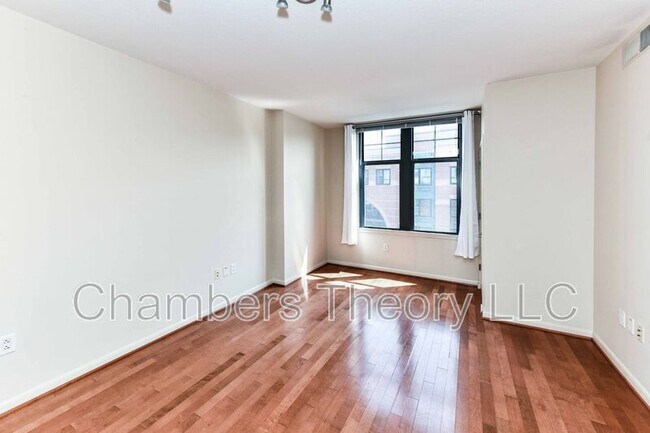 Building Photo - 1021 N Garfield St