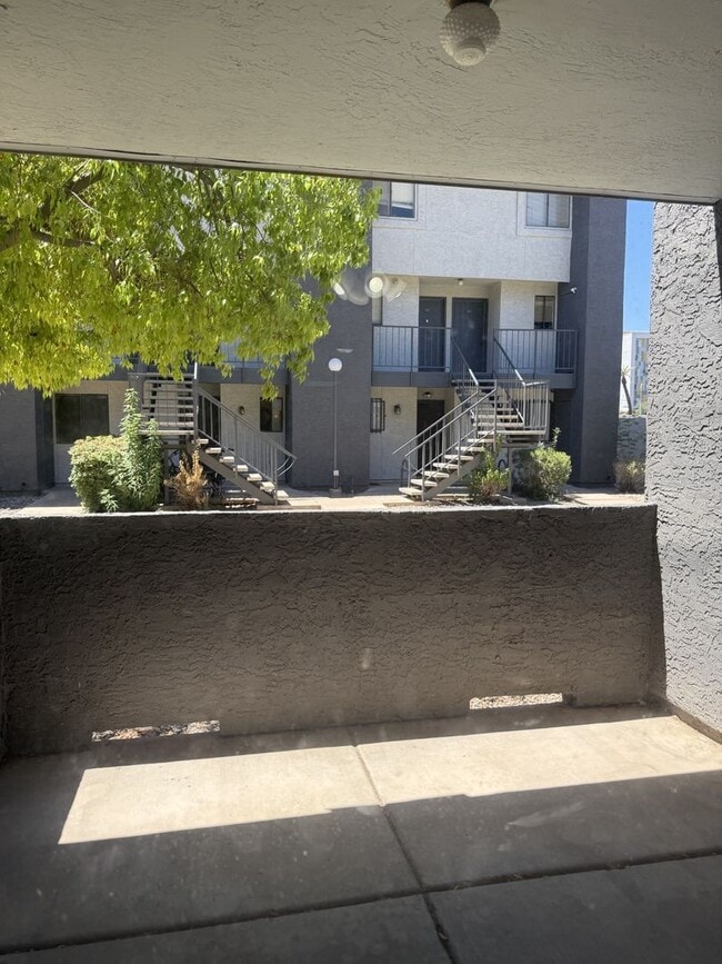 Building Photo - 1215 E Lemon St