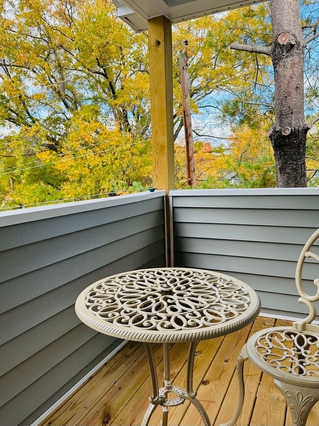 Building Photo - Gorgeous, Home in Rocketts Landing: Available NOW!