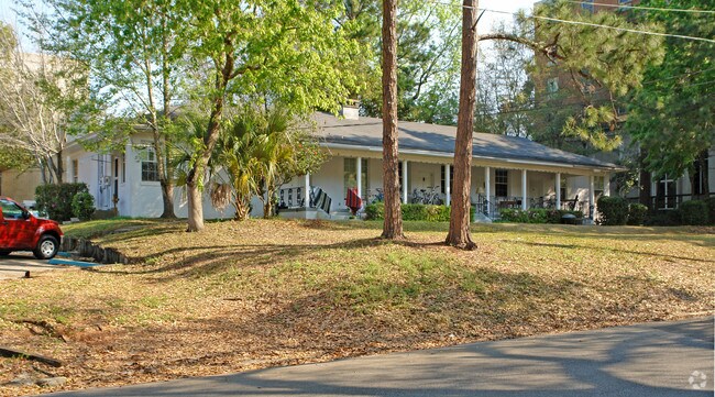 Building Photo - 718 W Pensacola St