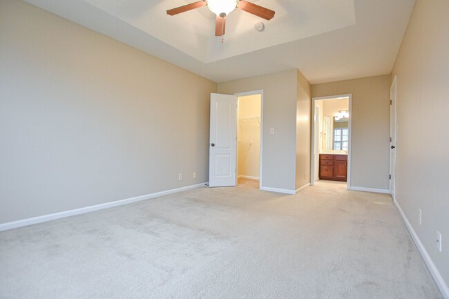 Building Photo - Pet Friendly Three Bedroom!