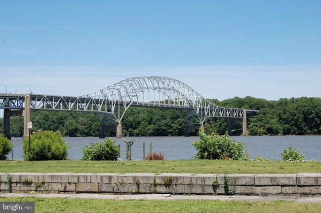 Building Photo - 421 Concord St