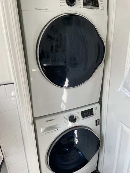 Washer/Dryer - 93 Erie St