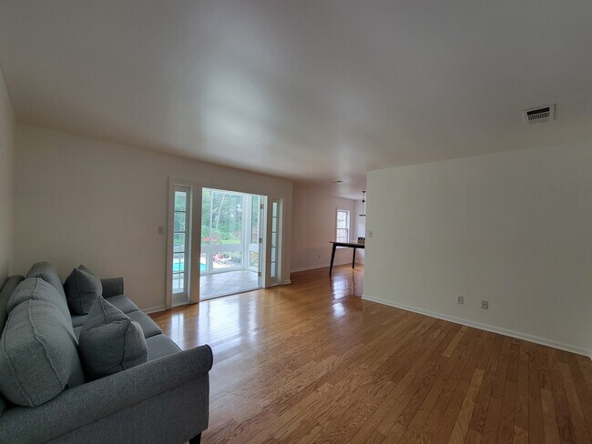 Building Photo - 1445 Monroe Dr NE