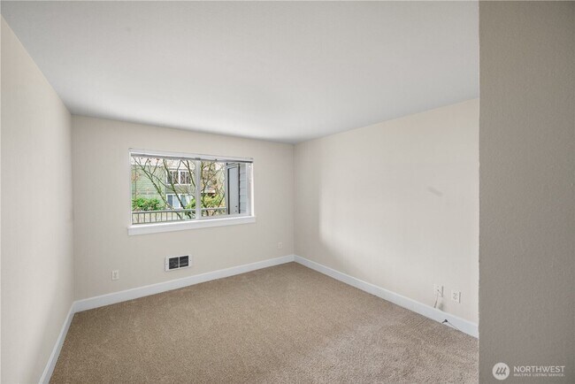 Building Photo - Beautifully updated 1 bedroom next to Bitt...