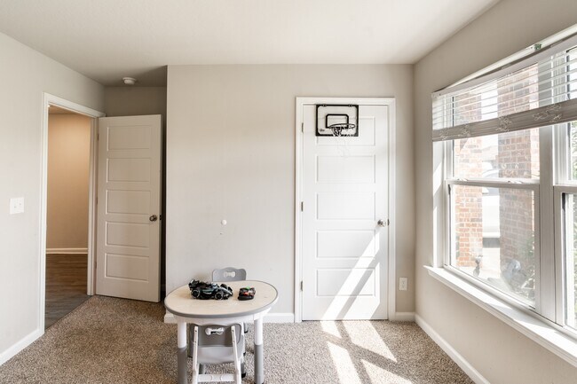 Building Photo - 2568 Arbordale Lp