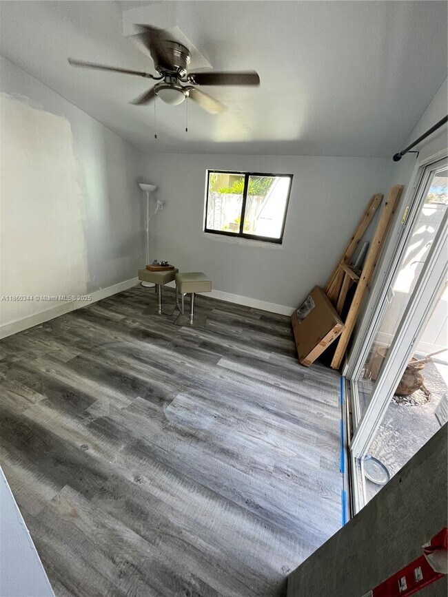 Building Photo - 1412 NE 17th Ct