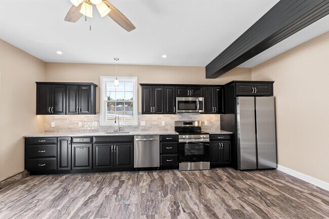 Building Photo - 6 Latchkey Ln