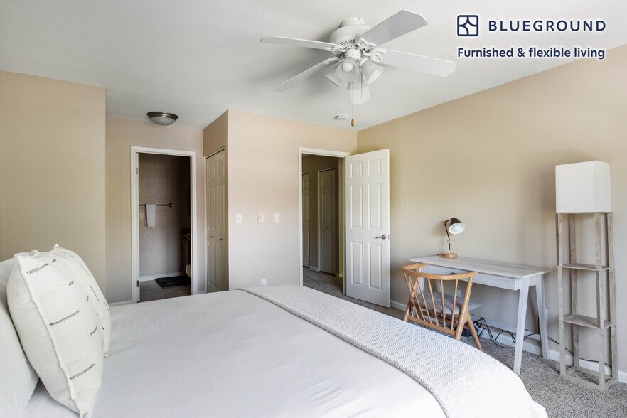 Building Photo - 1570 Vista Club Cir