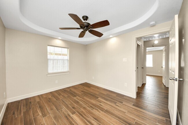 Building Photo - 8925 Homewood Ln