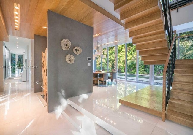 Building Photo - 3503 Banyan Cir