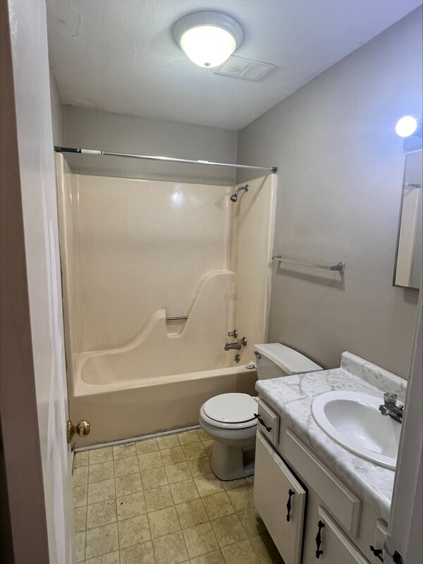 Building Photo - 115 Old Denmark Rd