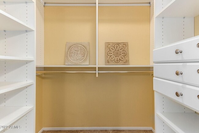 Building Photo - Your Oasis Awaits!