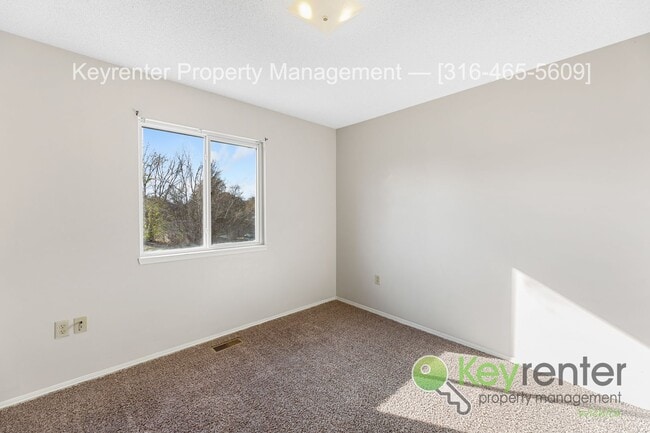 Building Photo - Beautiful 3 Bed 2.5 Bath townhome with easy commute anywhere in town!