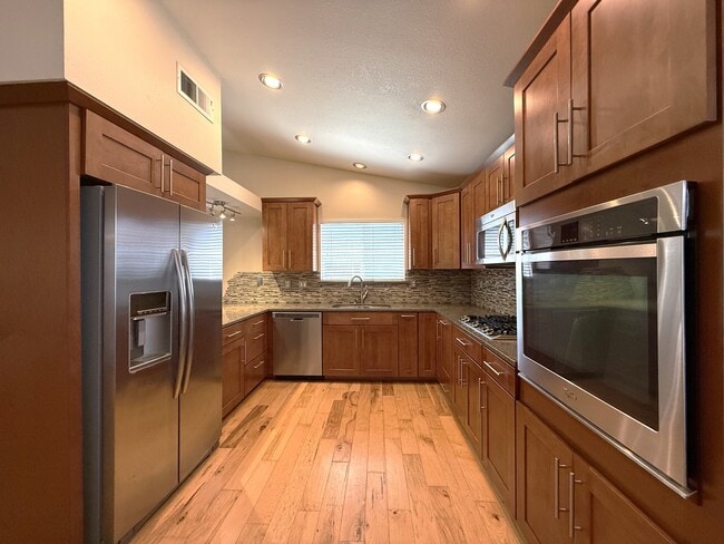 Building Photo - 2170 Robailey Dr
