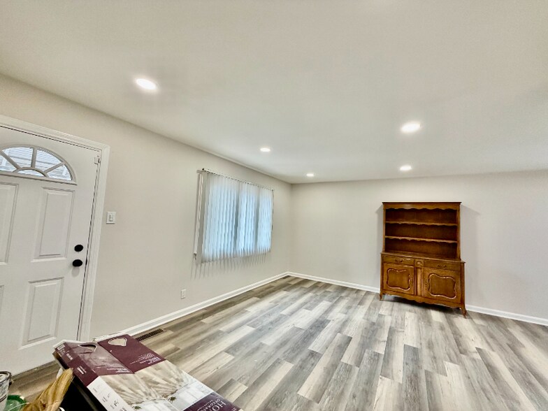 Building Photo - 3346 Bernice Rd