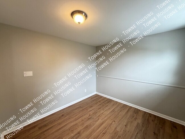 Building Photo - 132 Denrose Dr