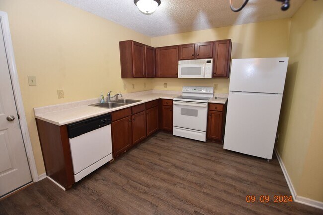 Building Photo - 3 Bedroom, 2 Full Bath Home in Greenfield
