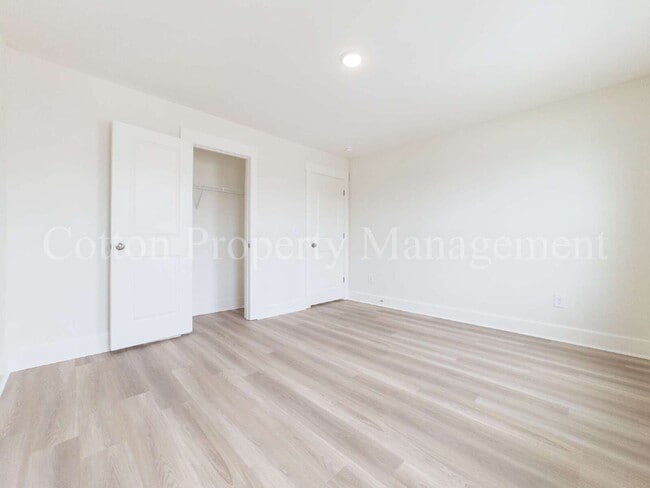 Building Photo - 29 W Pioneer Wy