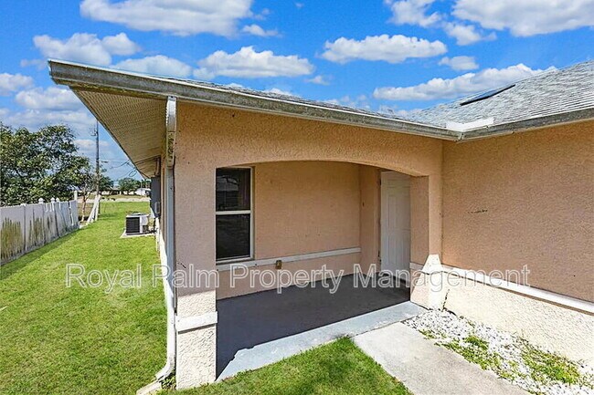 Building Photo - 2130 NE 8th Pl