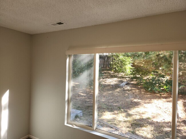 Building Photo - Ridgeview @ Stetson Hills- Newly remodeled 3 bedroom