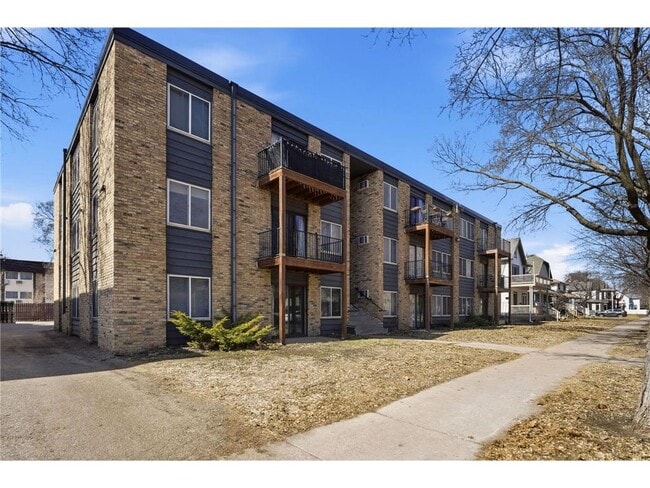 Building Photo - 2740 Pleasant Ave